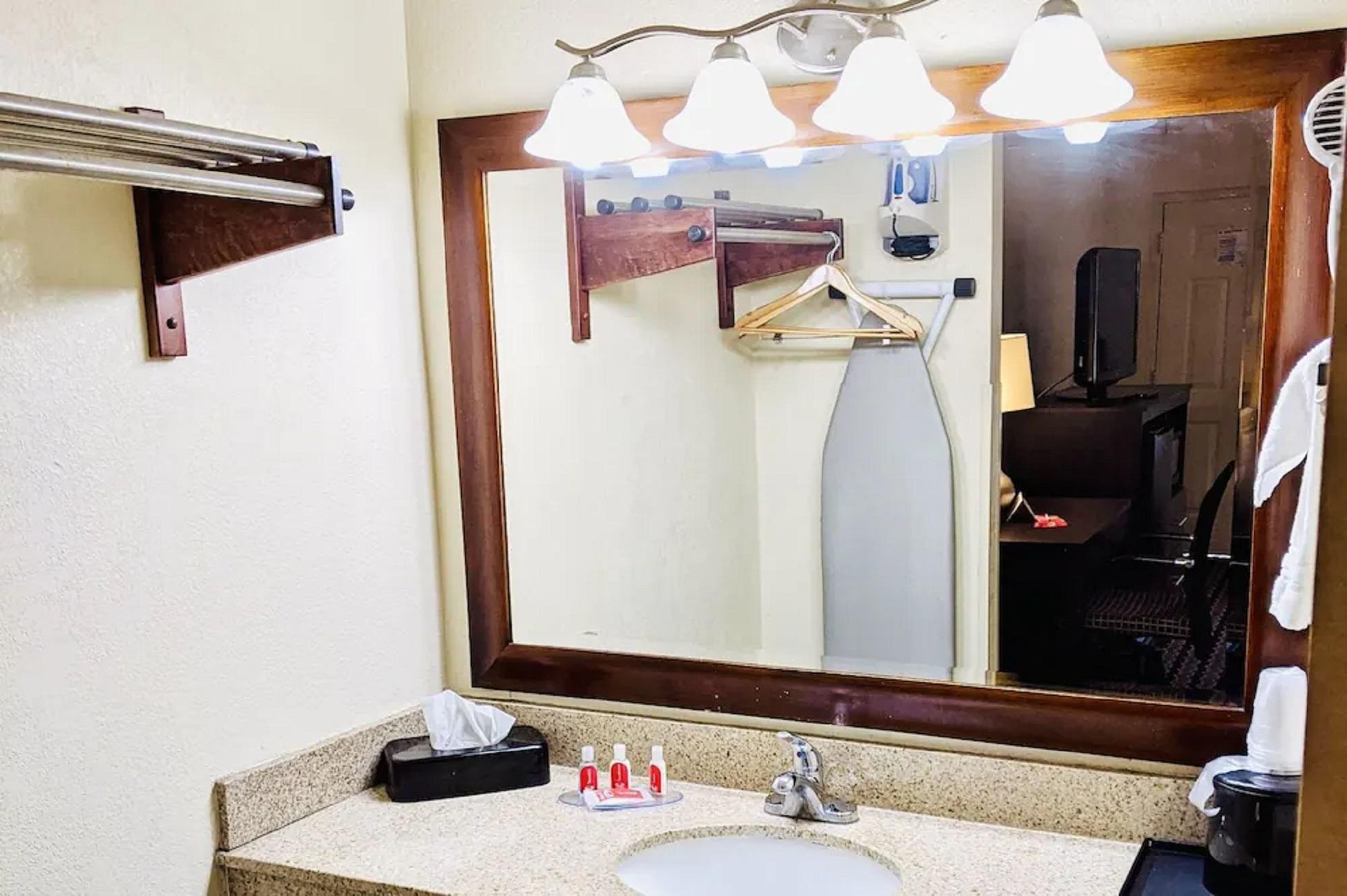 Econo Lodge Форест-Сити Экстерьер фото